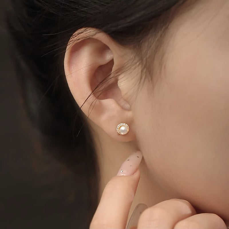 Charming Pearl Earring for Any Occasion