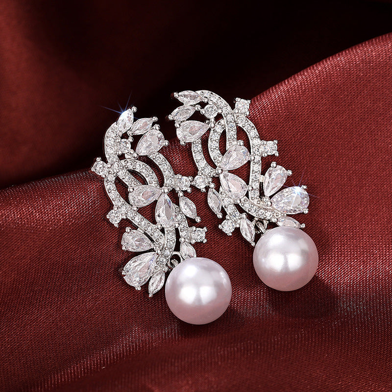 Charming Pearl Earring for Any Occasion