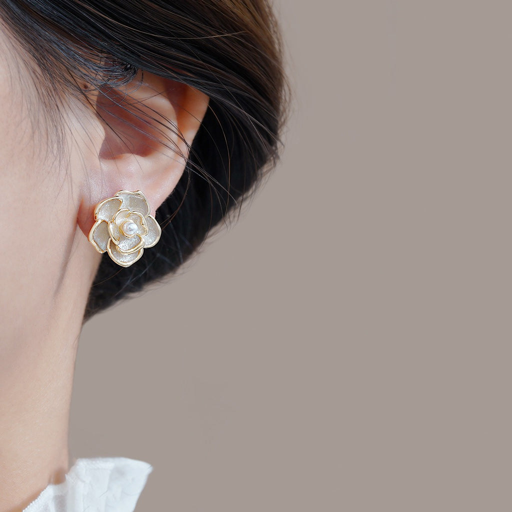 Beautiful Pearl Earring with Unique Style