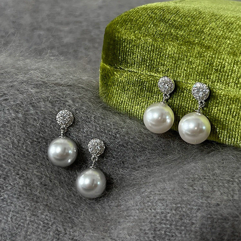 Beautiful Pearl Earring with Unique Style