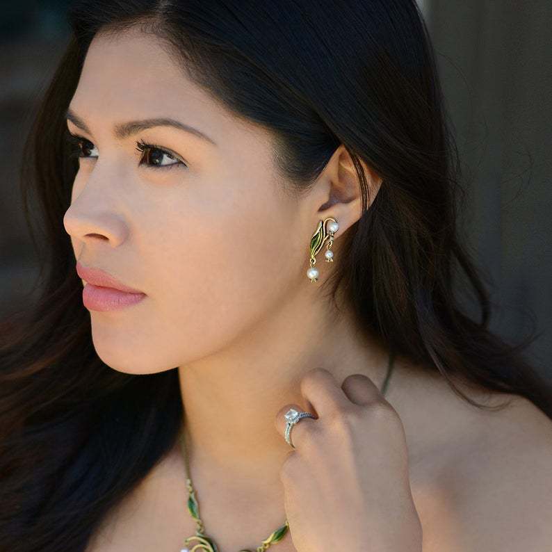 Beautiful Pearl Earring with Unique Style