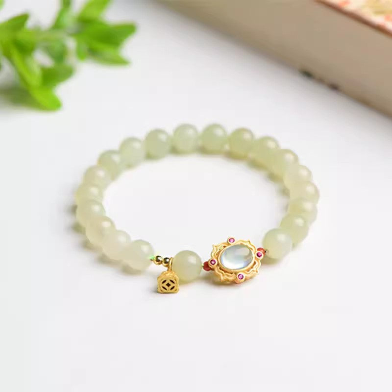 Beautiful Gold Bracelet with Unique Style