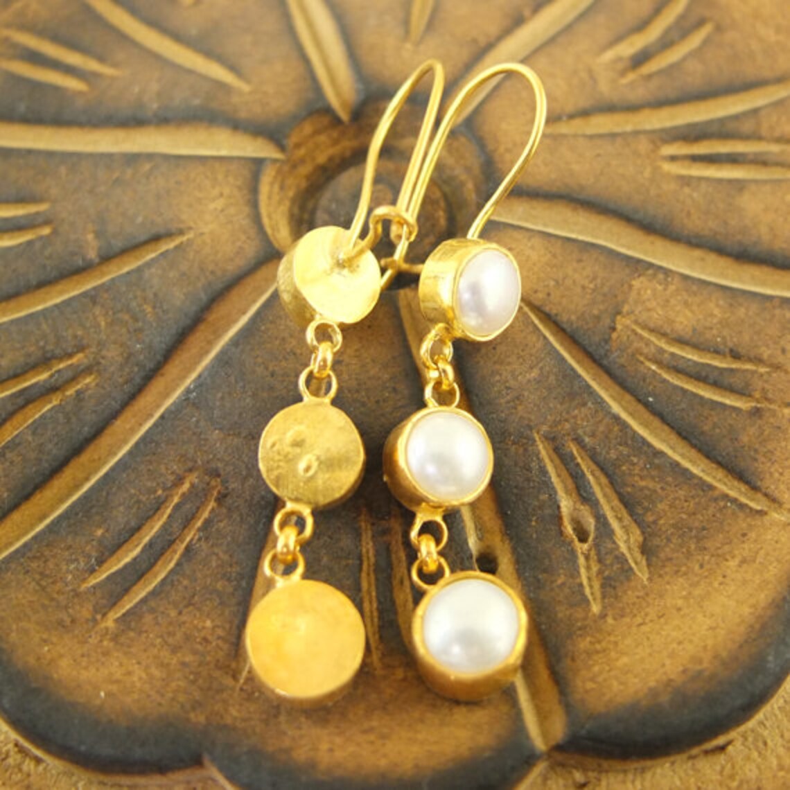 Classic Pearl Earring with Timeless Appeal