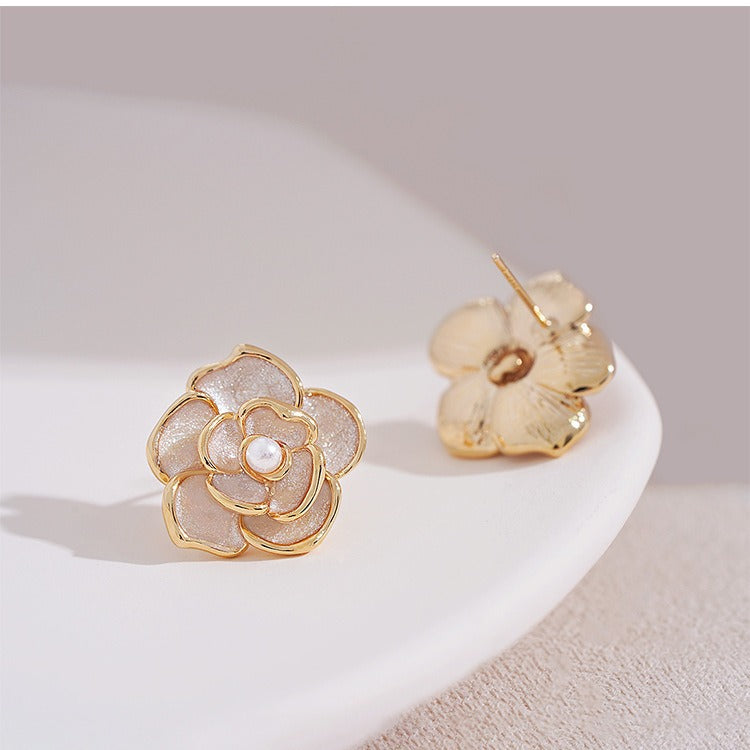 Beautiful Pearl Earring with Unique Style