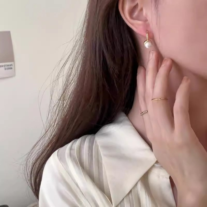 Beautiful Pearl Earring with Unique Style