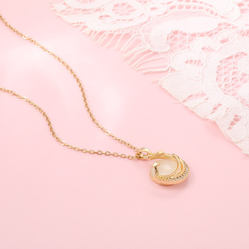 Beautiful Gold Necklace with Unique Style