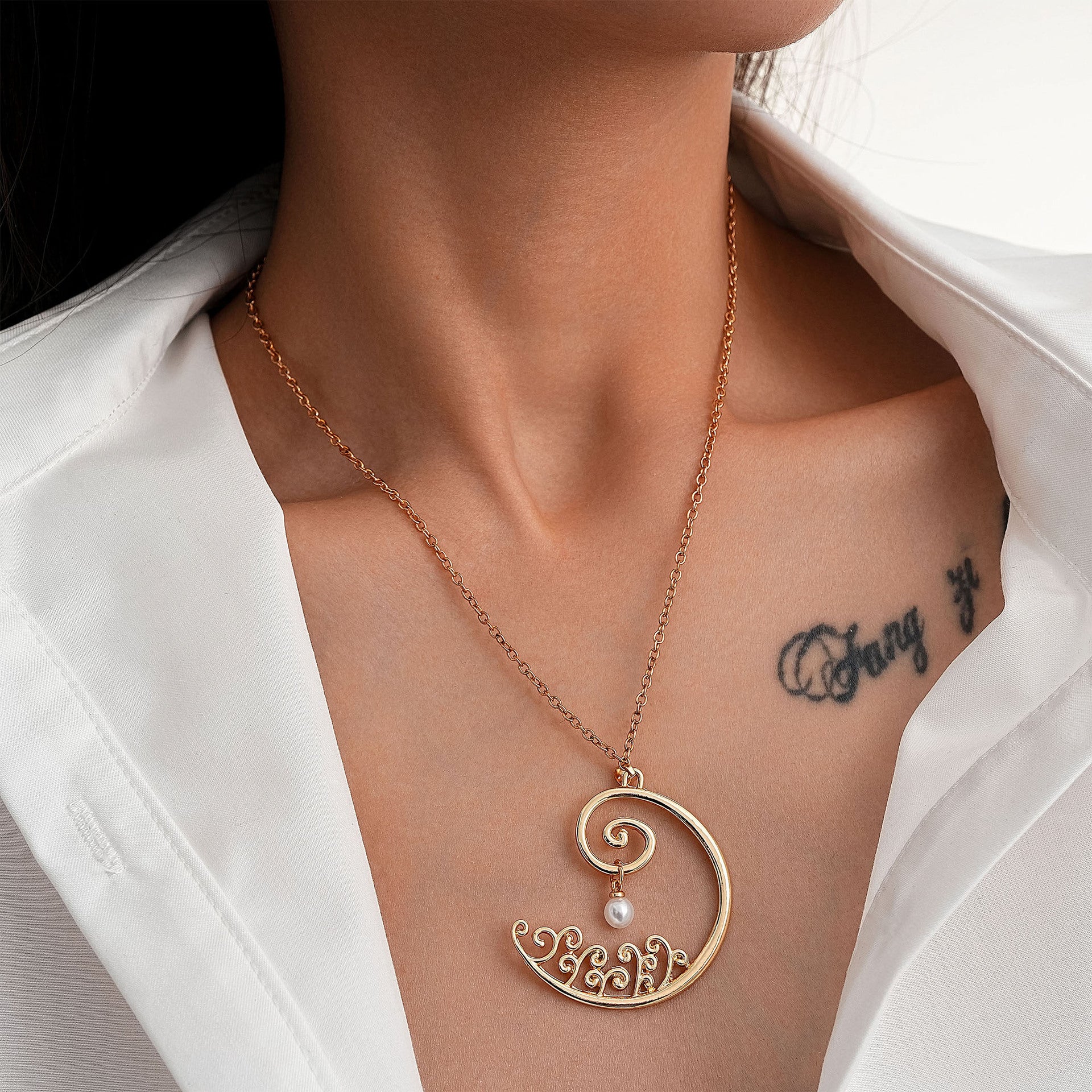 Beautiful Gold Necklace with Unique Style