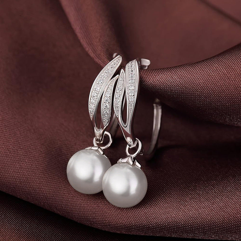 Romantic Pearl Earring for Special Moments