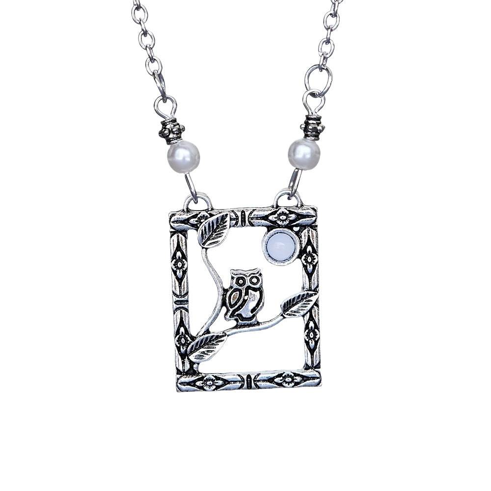 Beautiful Pearl Necklace with Unique Style