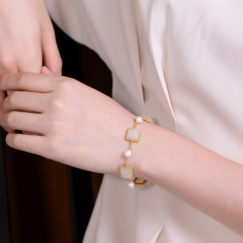 Beautiful Gold Bracelet with Unique Style