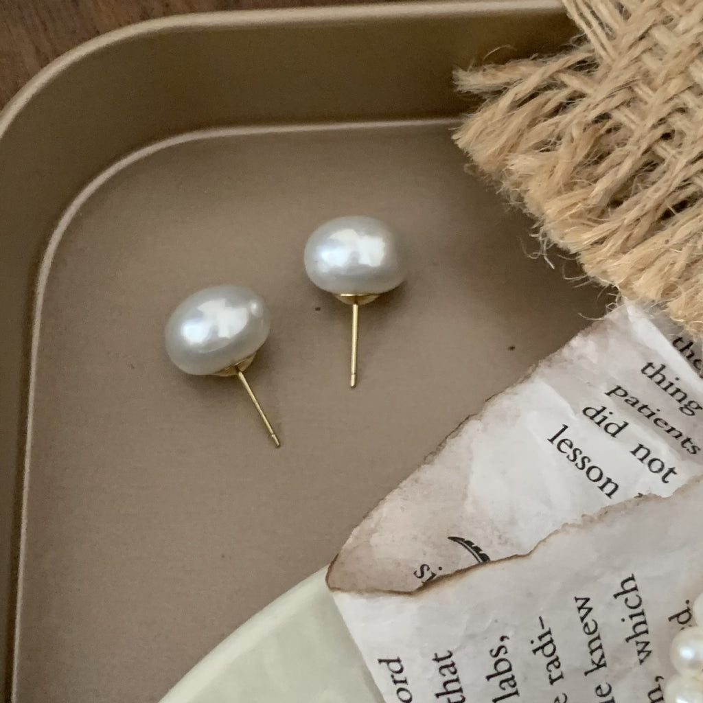 Beautiful Pearl Earring with Unique Style