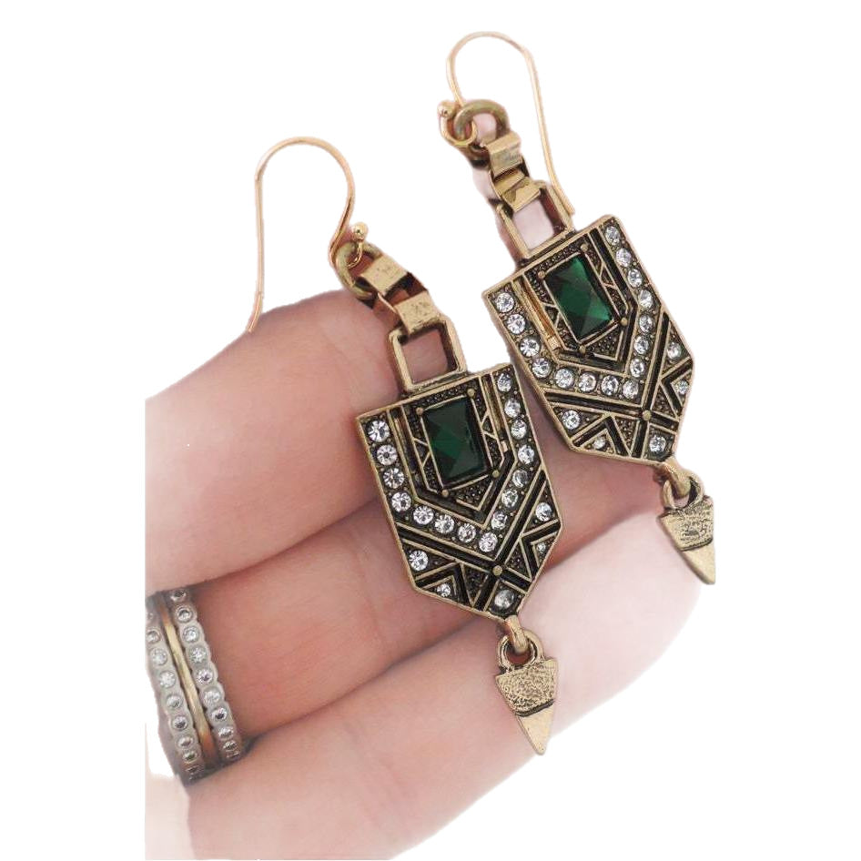 A Romantic Earring for Special Moments