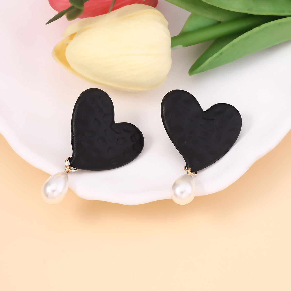 Charming Pearl Earring for Any Occasion