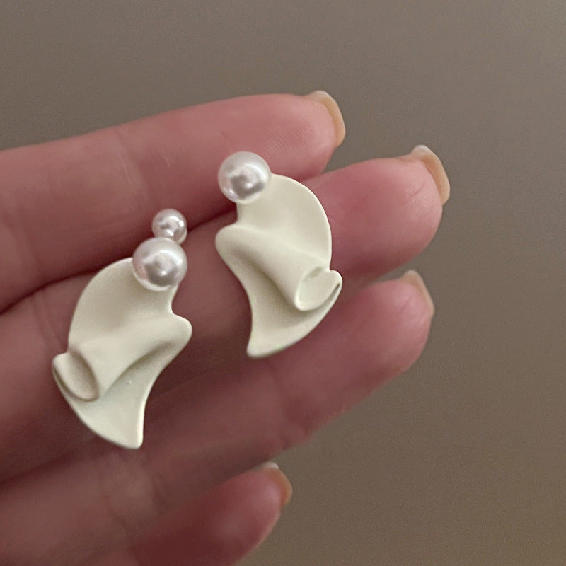 Charming Pearl Earring for Any Occasion