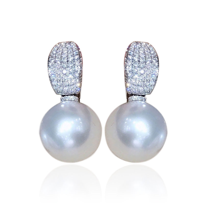 Charming Pearl Earring for Any Occasion