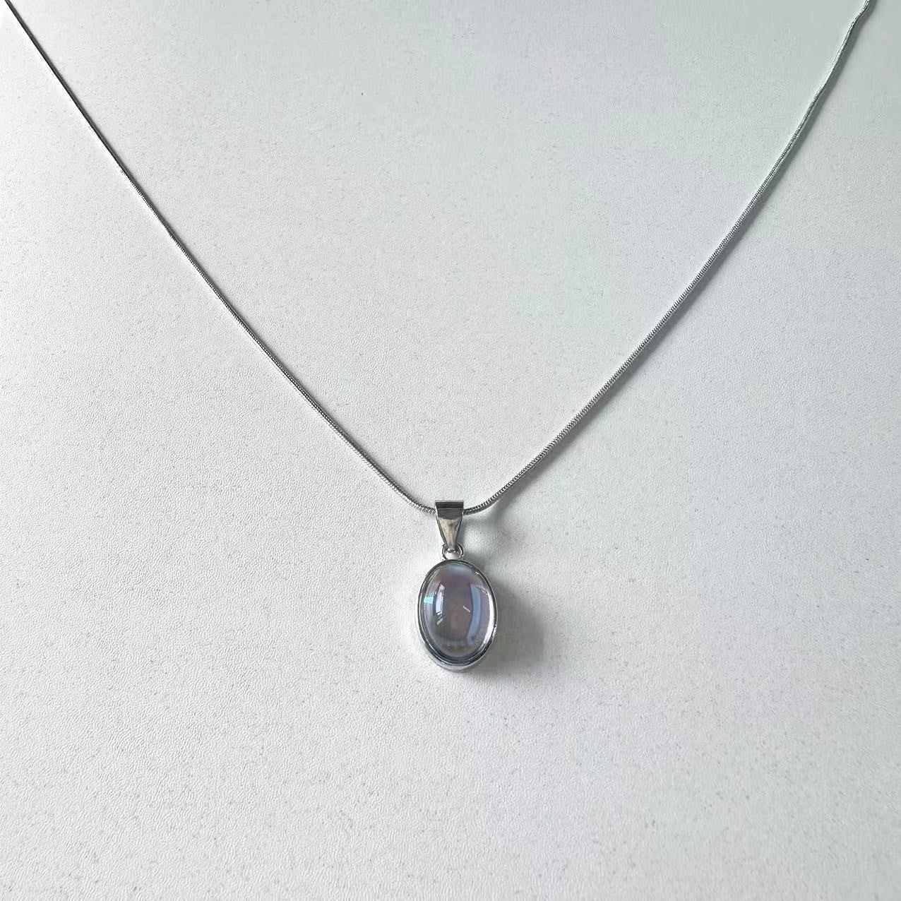 A Romantic Necklace for Special Moments