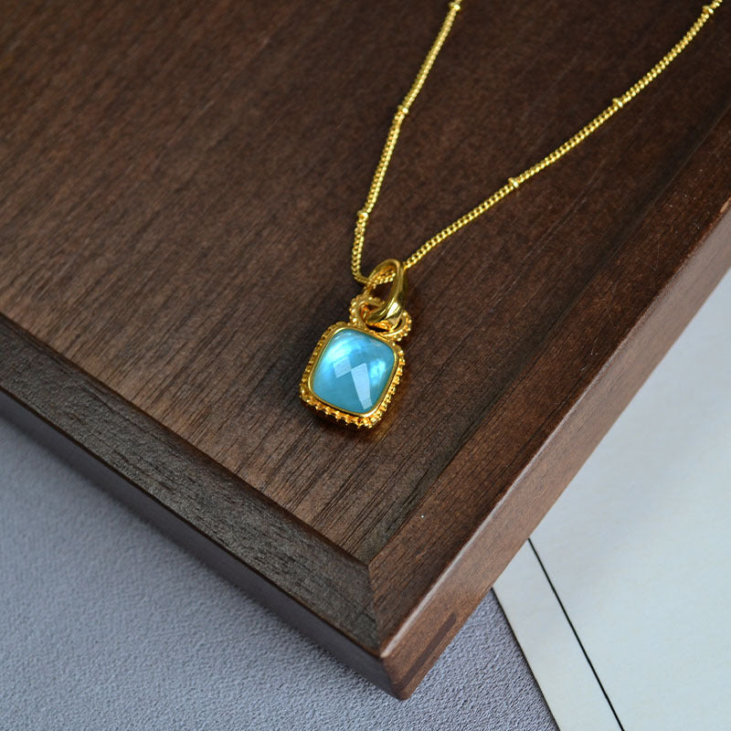 Beautiful Gold Necklace with Unique Style