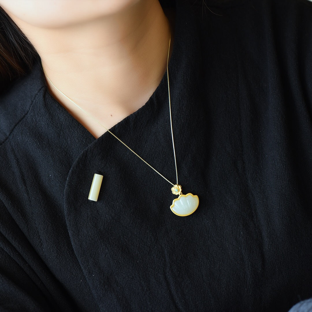 Stunning Silver Necklace for Daily Wear