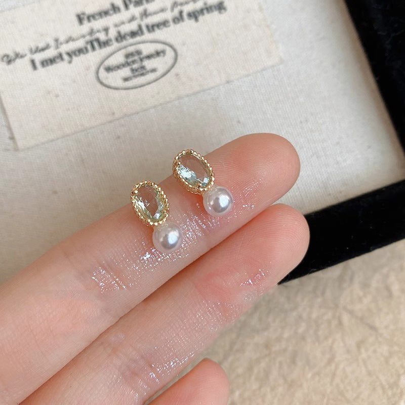 Beautiful Pearl Earring with Unique Style