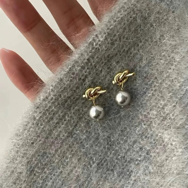 Charming Pearl Earring for Any Occasion