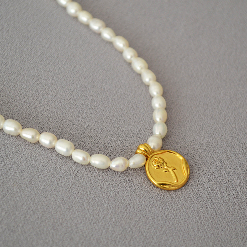 Beautiful Gold Necklace with Unique Style