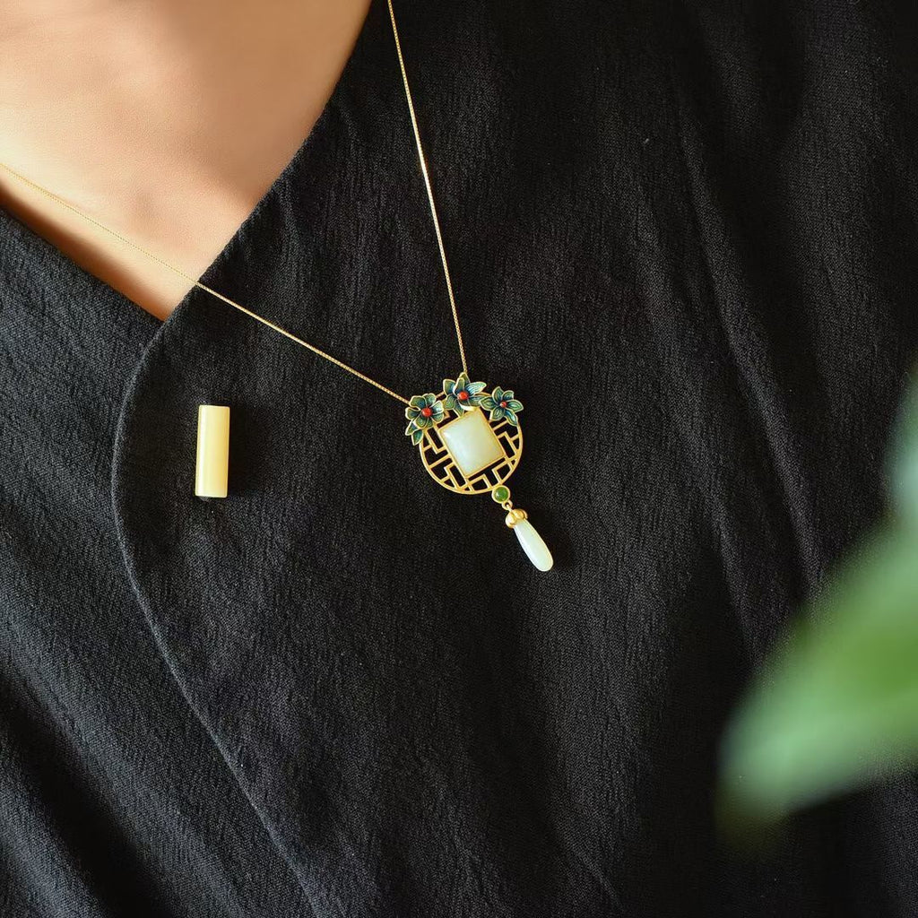 Beautiful Gold Necklace with Unique Style