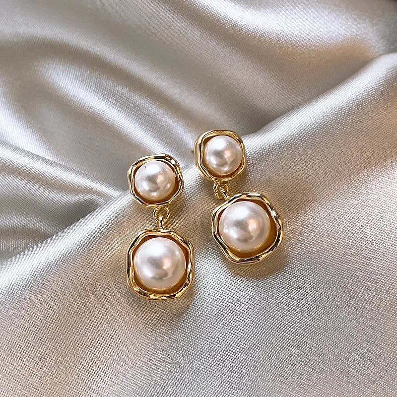 Beautiful Pearl Earring with Unique Style
