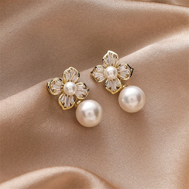 Beautiful Pearl Earring with Unique Style