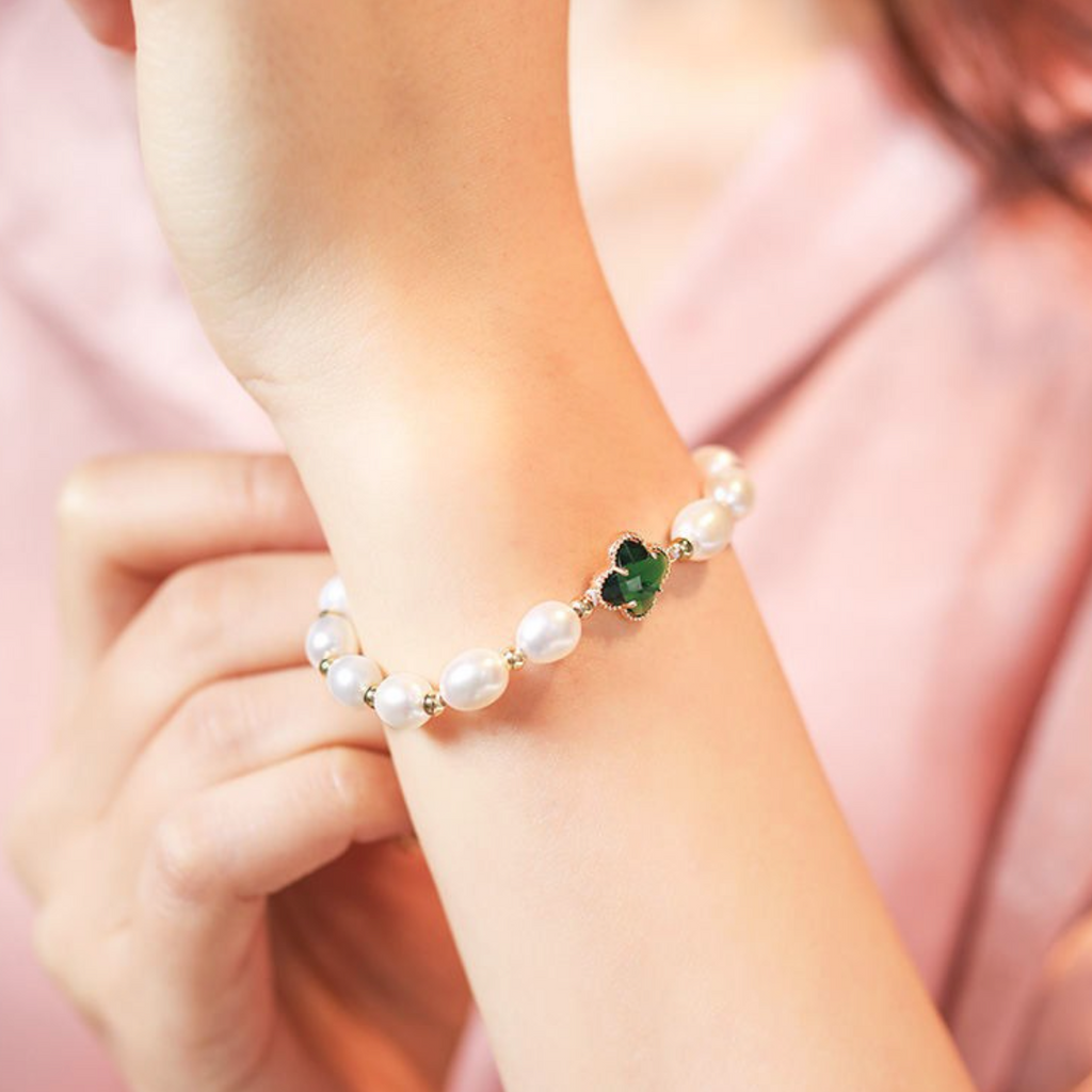 A Charming Pearl Bracelet for Any Occasion