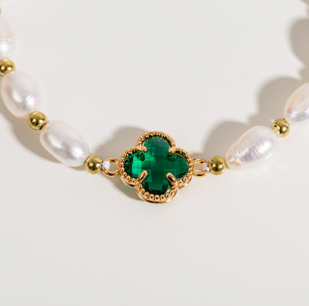 A Charming Pearl Bracelet for Any Occasion