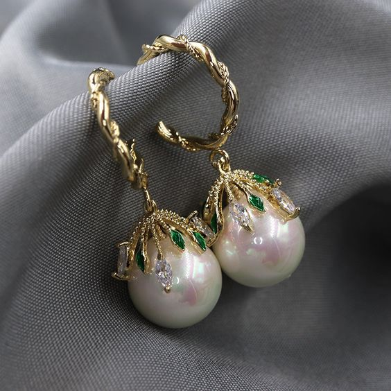Beautiful Pearl Earring with Unique Style