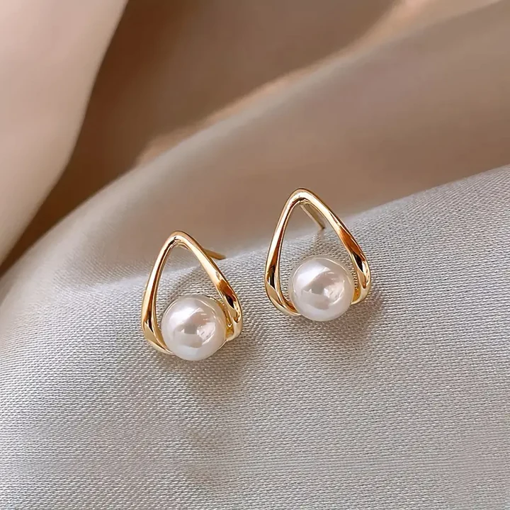 Stunning Pearl Earring for Daily Wear