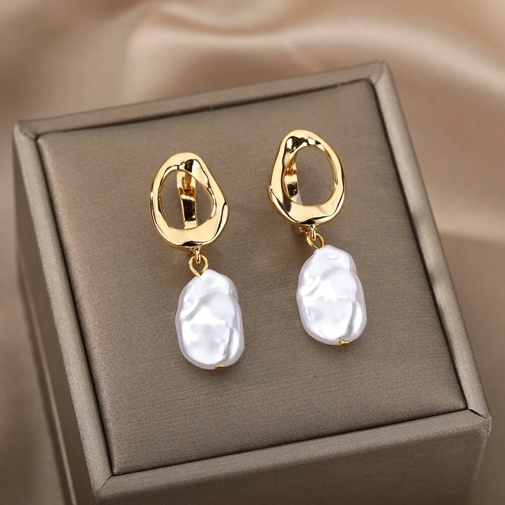Beautiful Pearl Earring with Unique Style