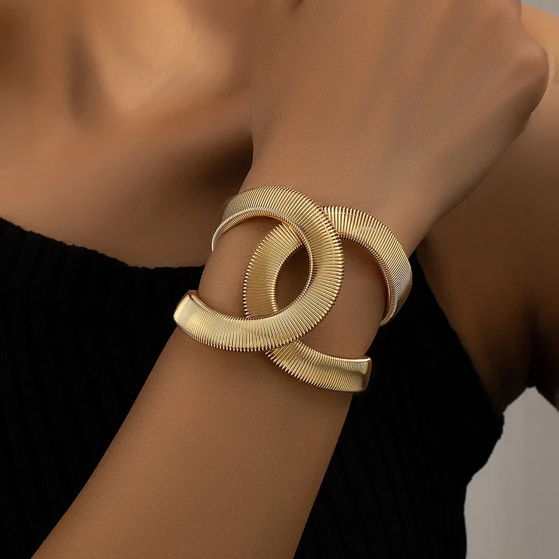Beautiful Gold Bracelet with Unique Style