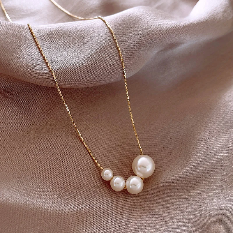 A Beautiful Pearl Necklace with Unique Style