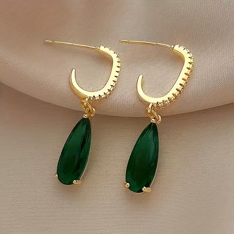 Charming Earring for Any Occasion