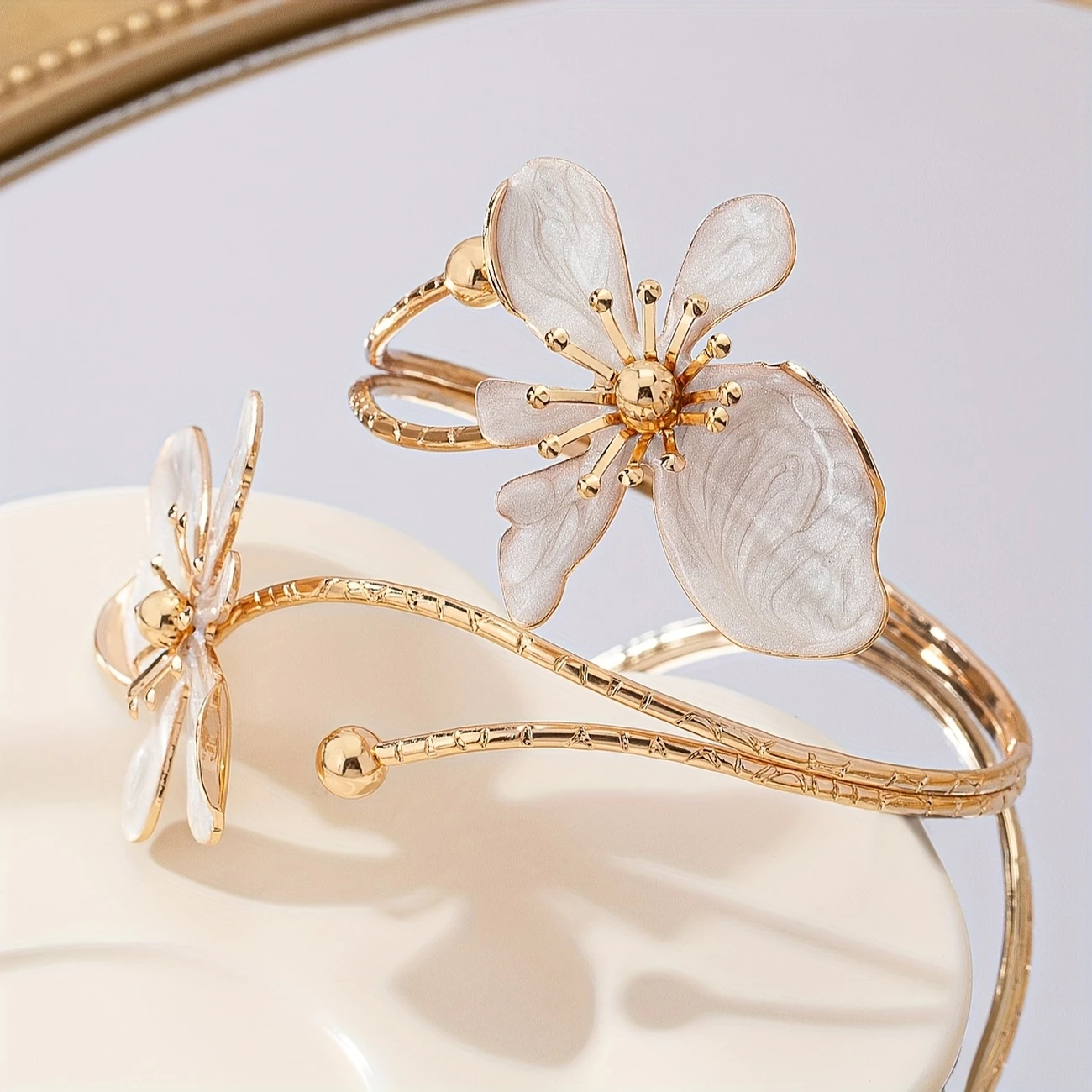 Charming Gold Bracelet for Any Occasion