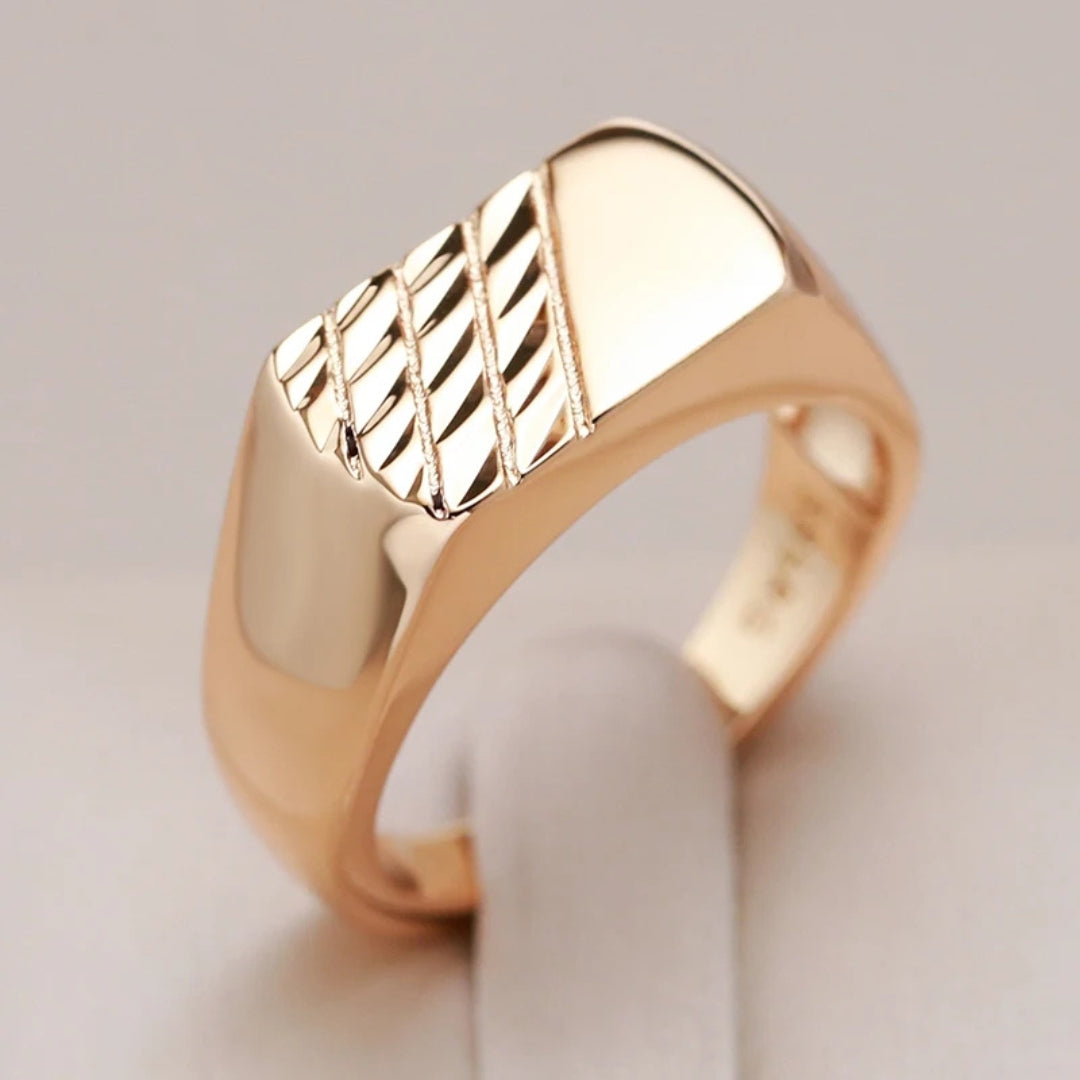 Charming Gold Ring for Any Occasion